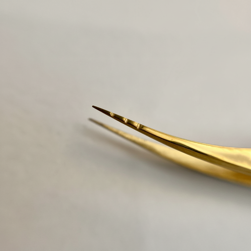 Pro Series RigTip™ Curve Isolator Tweezer by The L Theory